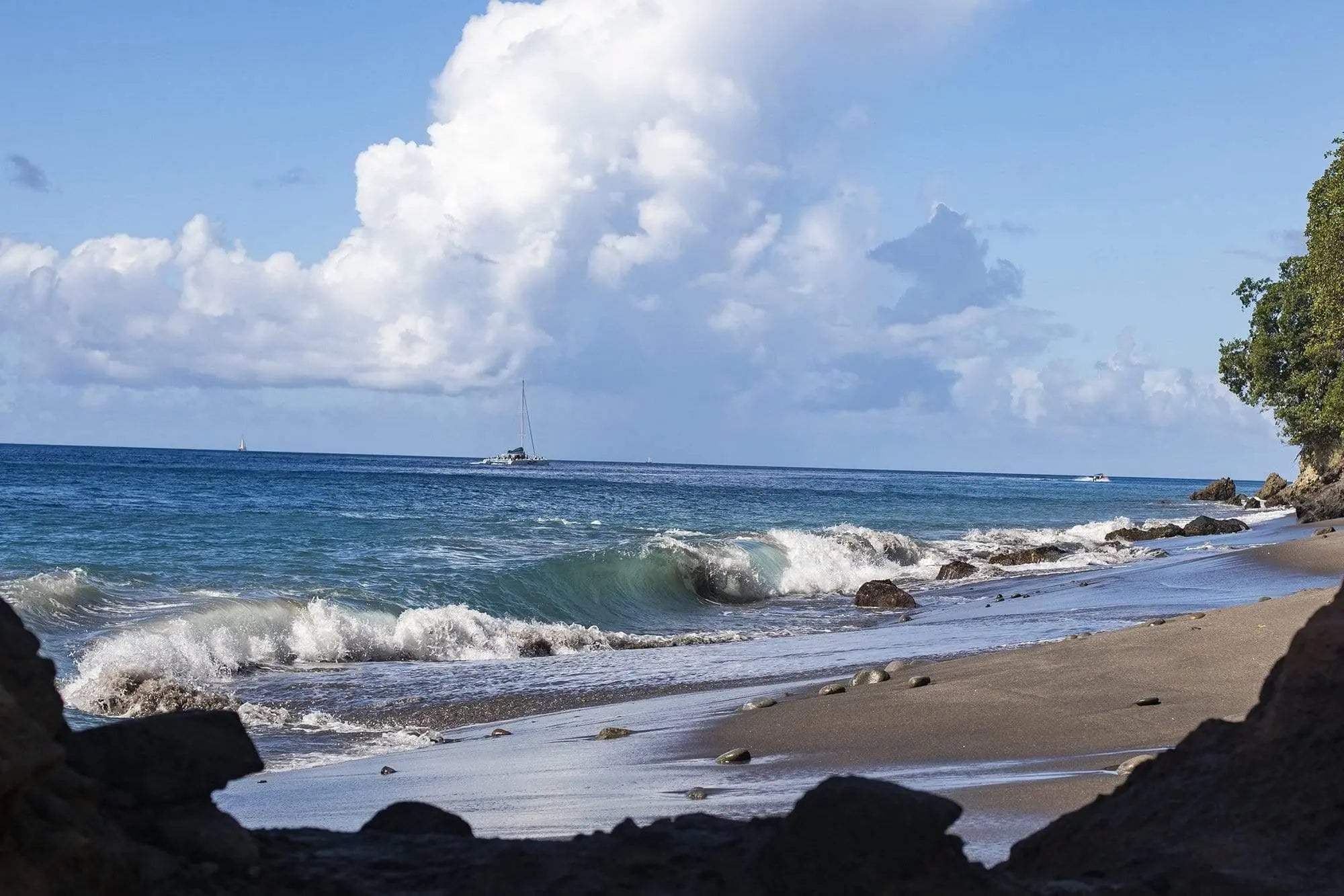 ocean waves crashing on beach
