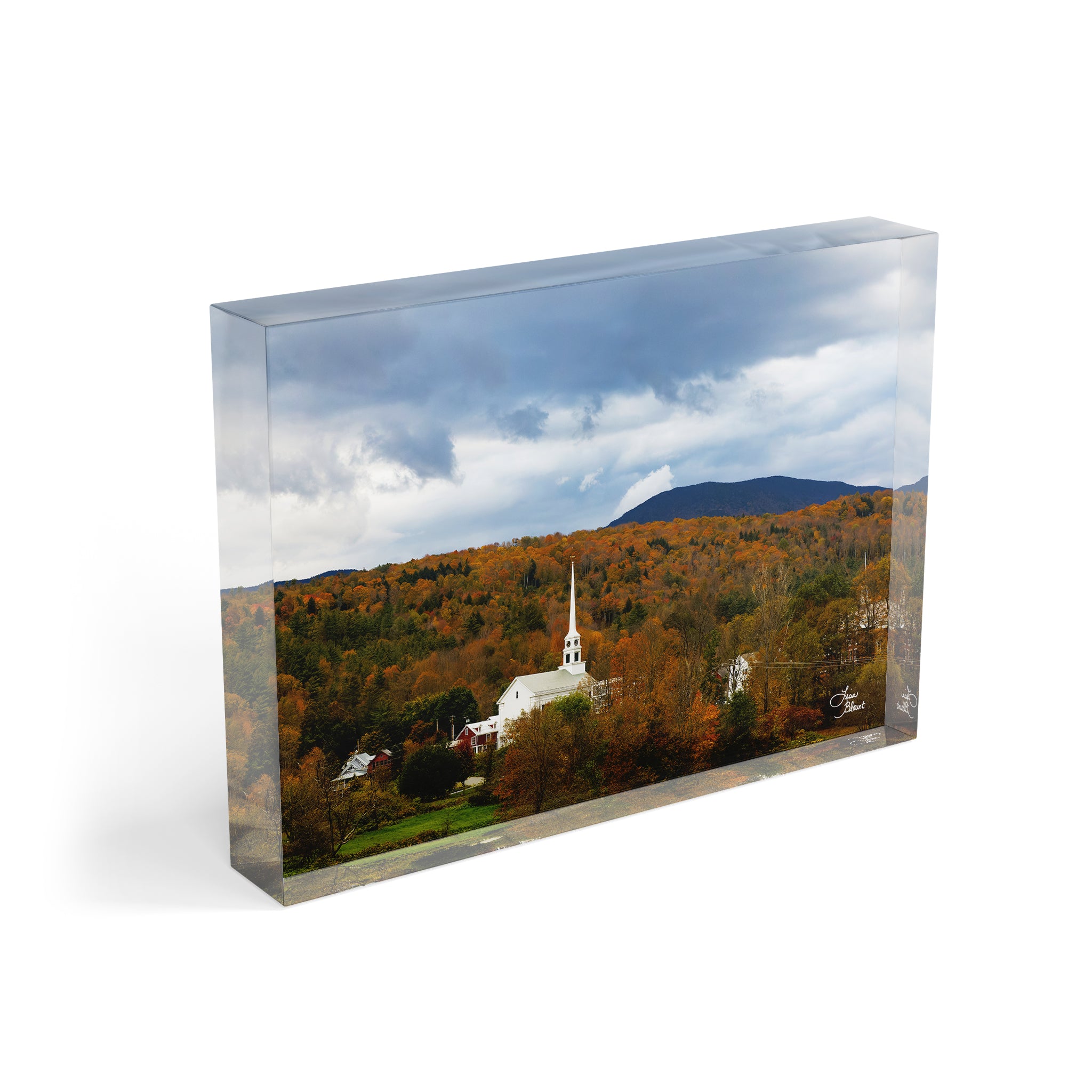 White-steepled Stowe Church with peak foliage on a 7×5 freestanding acrylic photo block